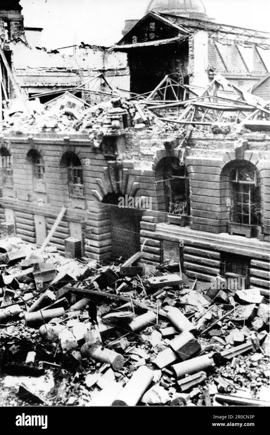 Dommages causés au musée et à la galerie d'art de Birmingham depuis la deuxième Guerre mondiale suite à un RAID de bombardement dans la nuit de 22 novembre 1940. Six des galeries d'art de Feeney à BMAG ont été détruites par une bombe. Des dégâts ont également été causés à la galerie Bridge et au musée d'histoire naturelle de BMAG. Heureusement, aucun personnel n'a été blessé et les expositions ont été déplacées dans un endroit sûr, donc ils n'ont pas été blessés. Banque D'Images