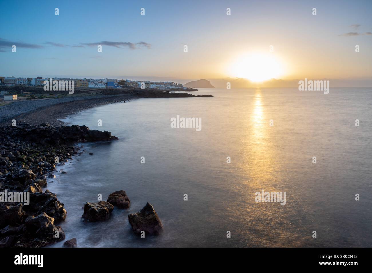 Lever du soleil à la plage de Los Abrigos, Tenerife, Espagne Banque D'Images