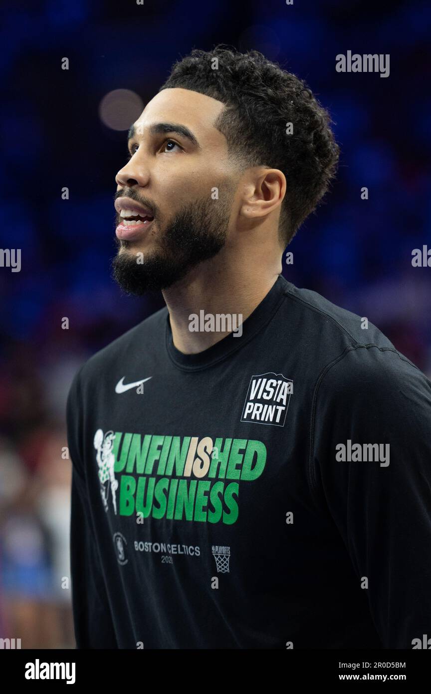 PHILADELPHIE, PA - MAI 7: Jayson Tatum #0 des Boston Celtics se réchauffe pendant la partie 2 partie 4 de la Conférence de l'est demi-finales 2023 de la NBA séries contre la Philadelphie 76ers sur 7 mai 2023 au Wells Fargo Center à Philadelphie, PA. (Photo de Stephen Nadler/PxImages) Credit: PX Images/Alamy Live News Banque D'Images