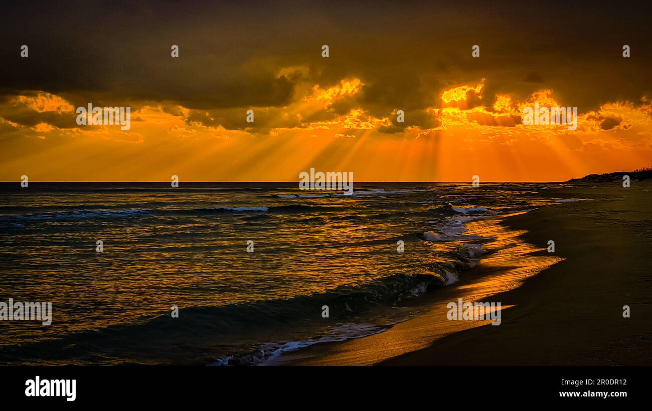 Coucher de soleil sur la plage - Salento, Italie Banque D'Images