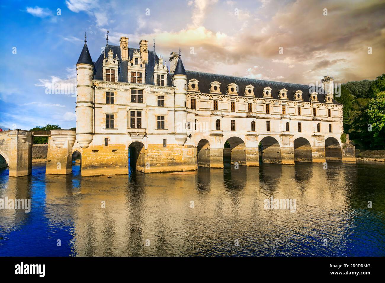 Conte de fées Château de Chenonceau au coucher du soleil, beaux châteaux de la vallée de la Loire, Voyage de France et des monuments Banque D'Images