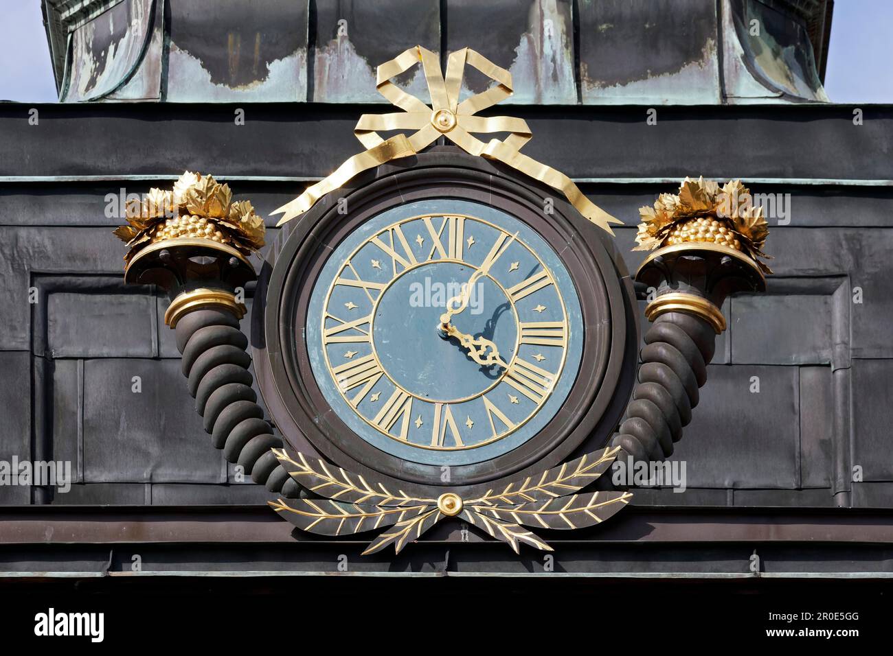 Villa Sorgenfrei, détail, tour d'horloge en fibre de cochon de Dresde, manoir de 1783, aujourd'hui hôtel de campagne, Oberloessnitz, Radebeul, Saxe, Allemagne Banque D'Images