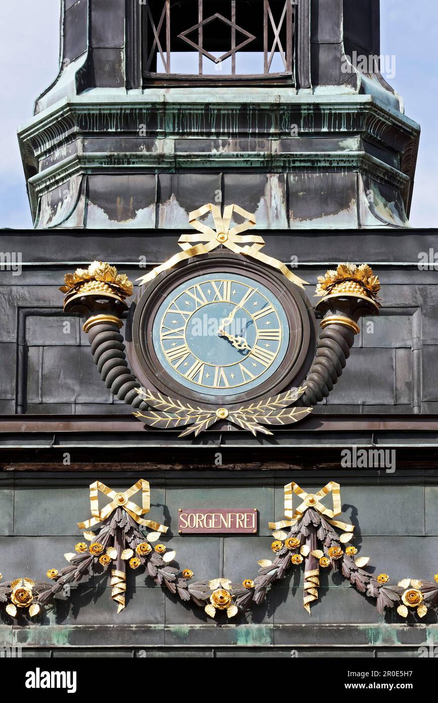 Villa Sorgenfrei, détail, tour d'horloge en fibre de cochon de Dresde, manoir de 1783, aujourd'hui hôtel de campagne, Oberloessnitz, Radebeul, Saxe, Allemagne Banque D'Images