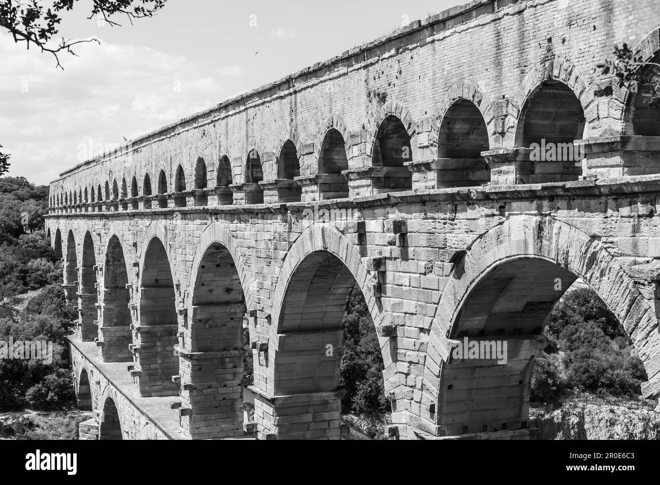 Les architectes romains et les ingénieurs hydrauliques qui ont conçu ce pont ont créé un chef-d'œuvre technique et artistique Banque D'Images