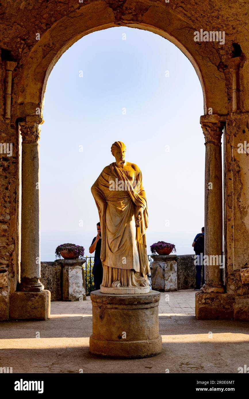 Une statue de la déesse romaine Ceres à Villa Cimbrone à Ravello, côte amalfitaine, Italie Banque D'Images
