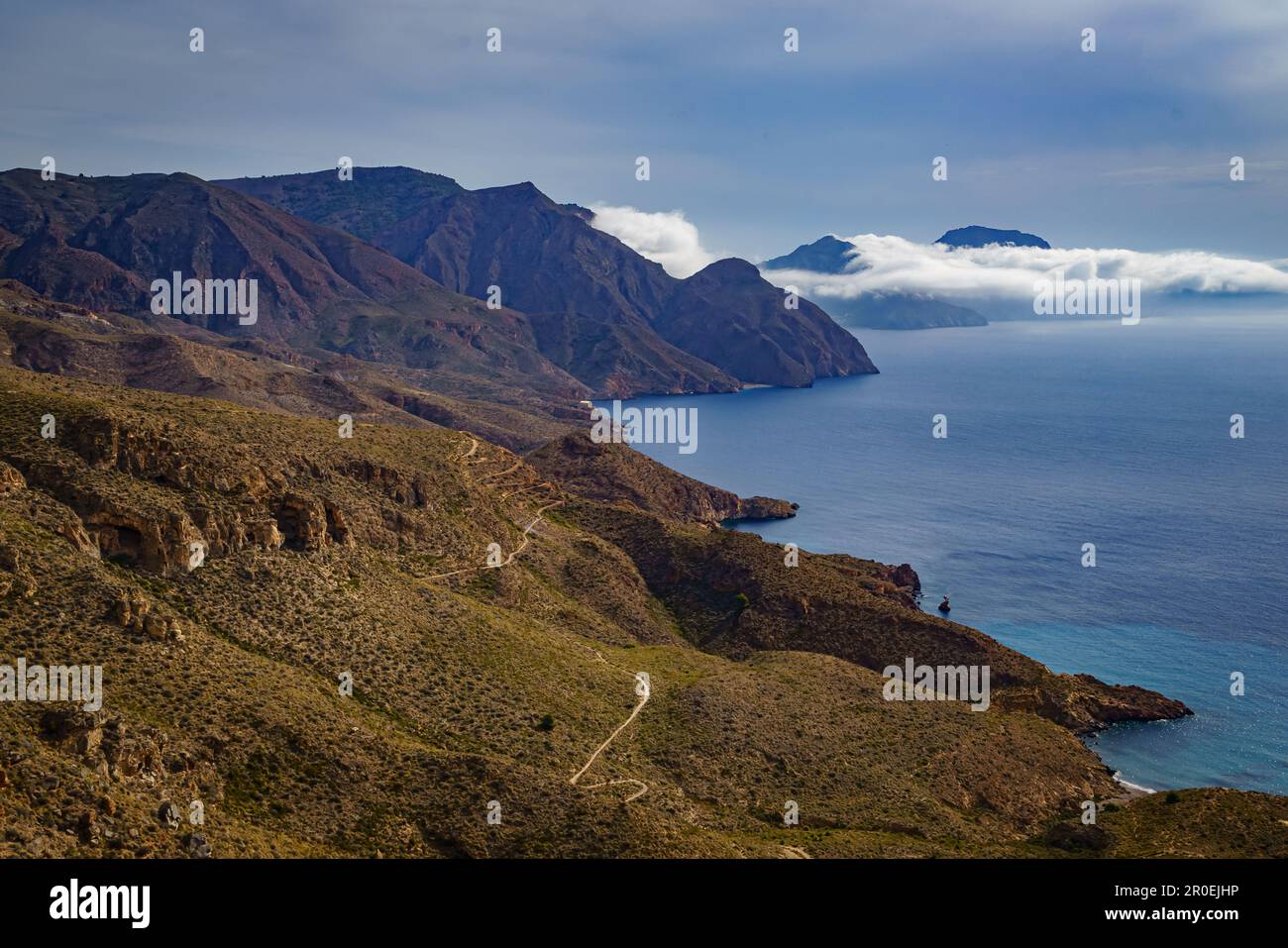 Vue sur la mer Méditerranée, Cala Salitrona, la côte de Carthagène. Murcie. Espagne. Banque D'Images