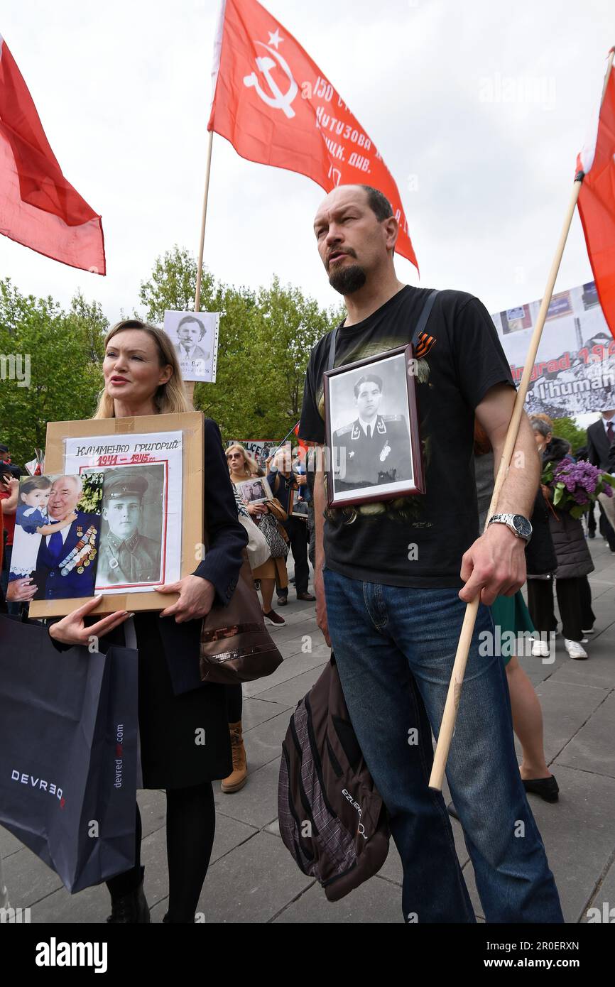 La mention de la victoire russe sur la place de la république à Paris perturbée par des activités pro-ukrainien Banque D'Images