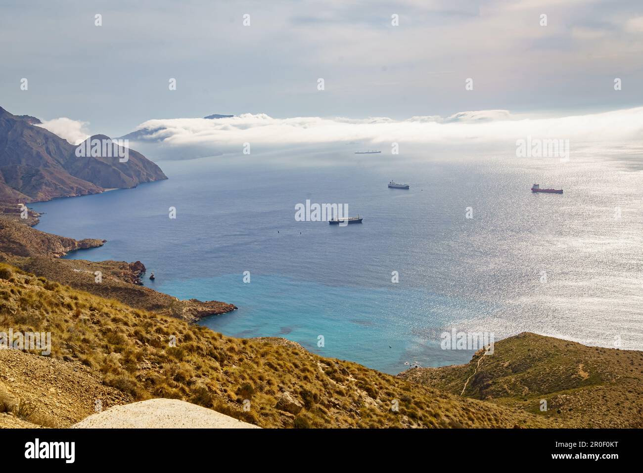 Vue sur la mer Méditerranée, Cala Salitrona, la côte de Carthagène. Murcie. Espagne. Banque D'Images