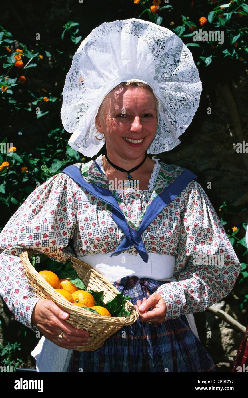 Vêtements traditionnels provençaux, Bormes-les-Mimosas, Provence, France Banque D'Images
