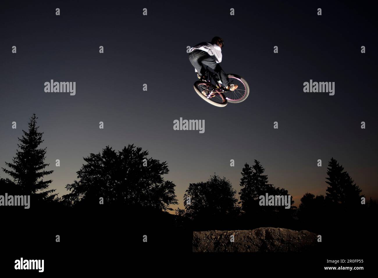 Saut de motards, Oberammergau, Bavière, Allemagne Banque D'Images