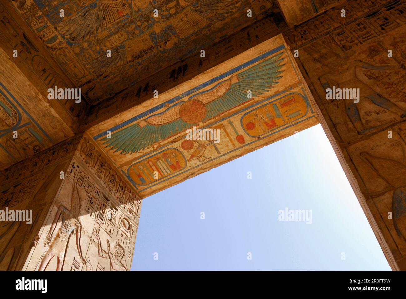 Reliefs peints à porte, Ramesseum à western bank, Thèbes, Egypte, Afrique du Sud Banque D'Images