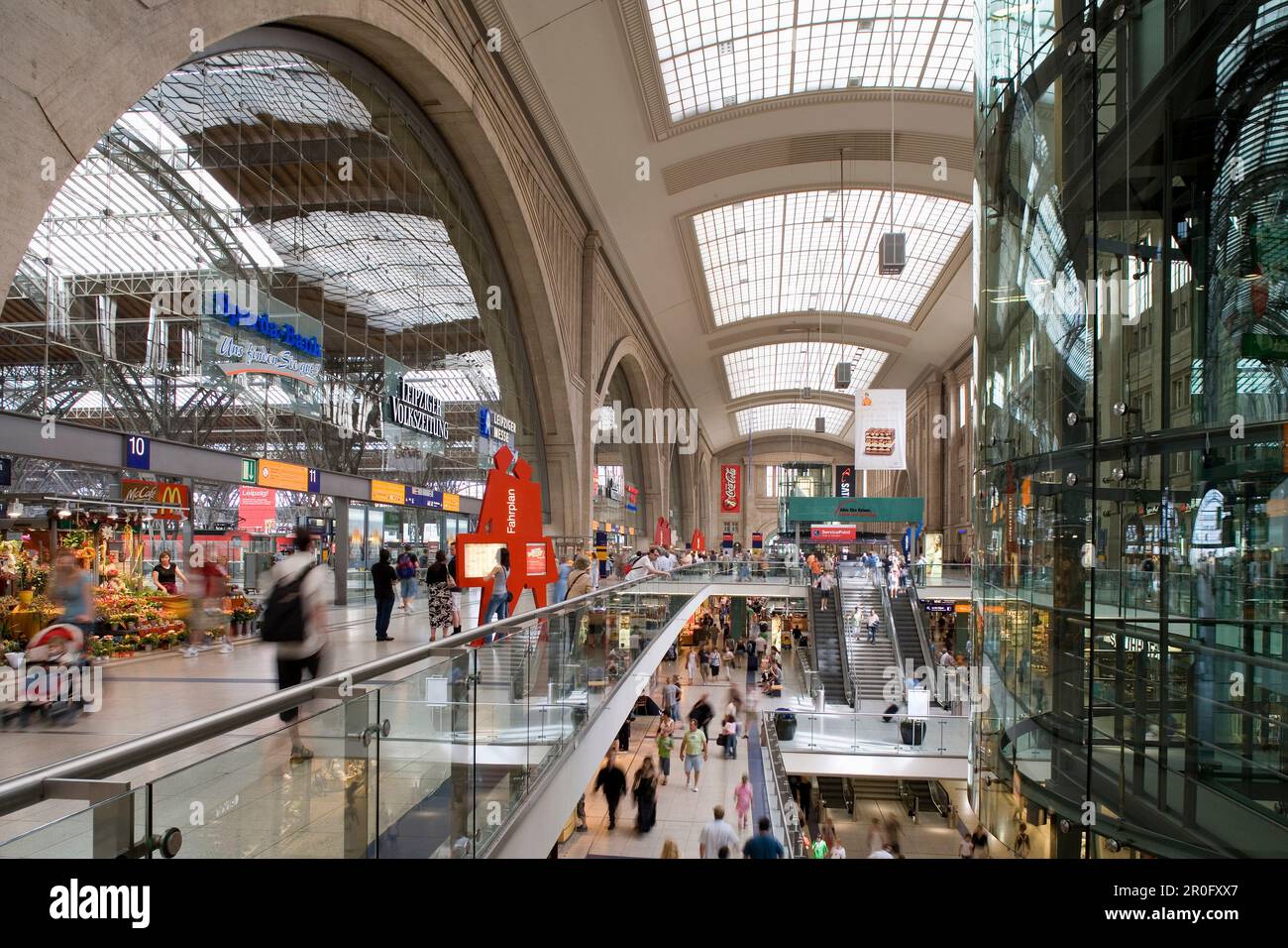 À l'intérieur de la gare principale, Leipzig, Saxe, Allemagne Banque D'Images