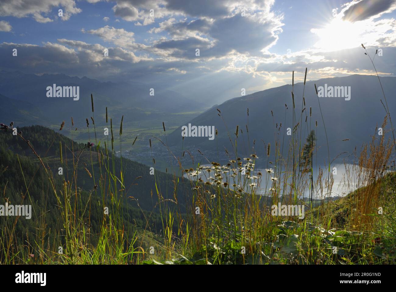 Vue sur le lac Zeller et Hundstein, Zell am See, Salzbourg (état), Autriche Banque D'Images