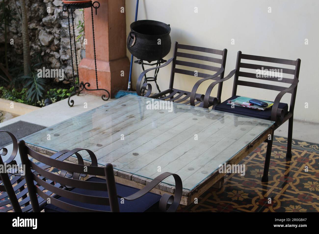 MERIDA, MEXIQUE - 28 OCTOBRE 2016 Maison traditionnelle dans le centre-ville avec coin salon extérieur Banque D'Images