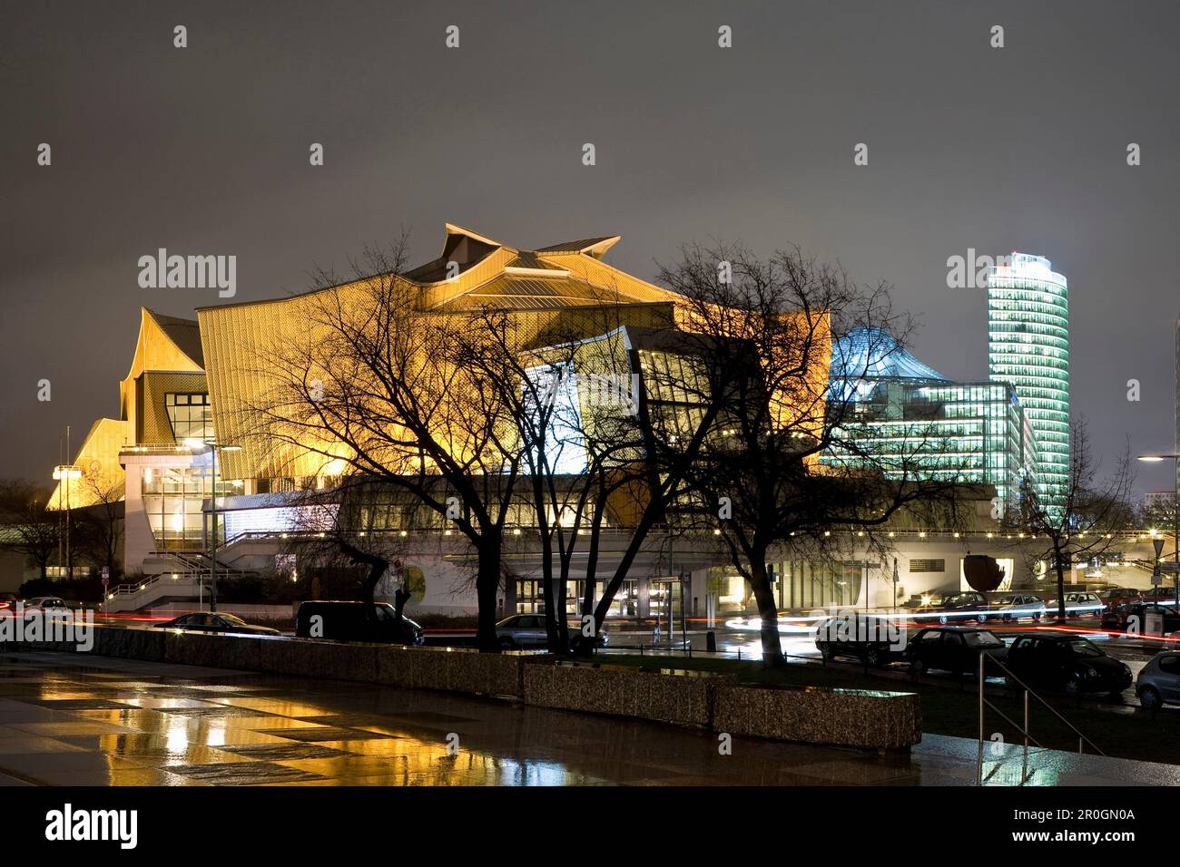 Berlin Philharmonic concert Hall la nuit, en arrière-plan Potsdamer Platz,  Berlin, Allemagne, Europe Photo Stock - Alamy