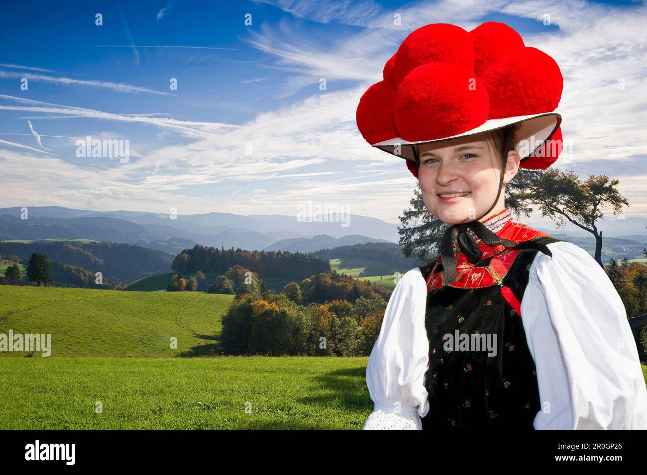 Jeune femme en costume traditionnel, Forêt-Noire, Bade-Wurtemberg, Allemagne, Europe Banque D'Images