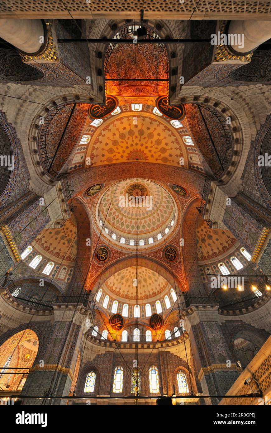 Plafond à l'intérieur de la mosquée Yeni Valide, Istanbul, Turquie Banque D'Images