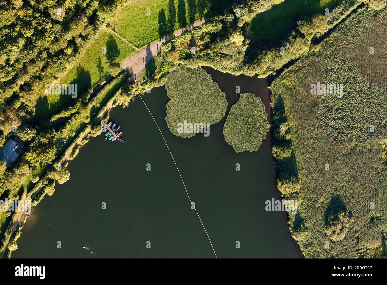 Vue aérienne de Meerfelder Maar avec jetée, Eifel, Rhénanie Palatinat, Allemagne, Europe Banque D'Images