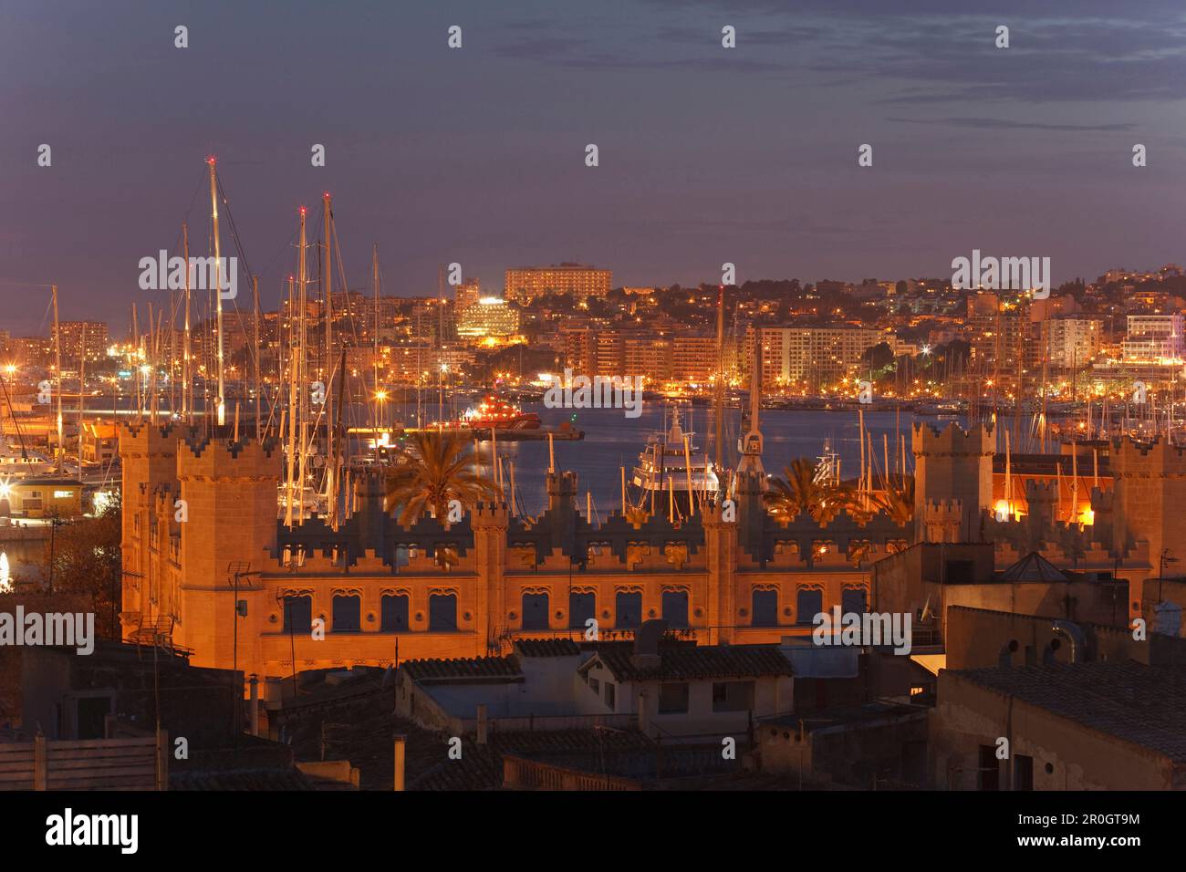 La Lotja, construction de la bourse à partir de 15th. Siècle dans la soirée, Palma de Majorque, Badia de Palma, Majorque, Iles Baléares, Espagne, Euro Banque D'Images