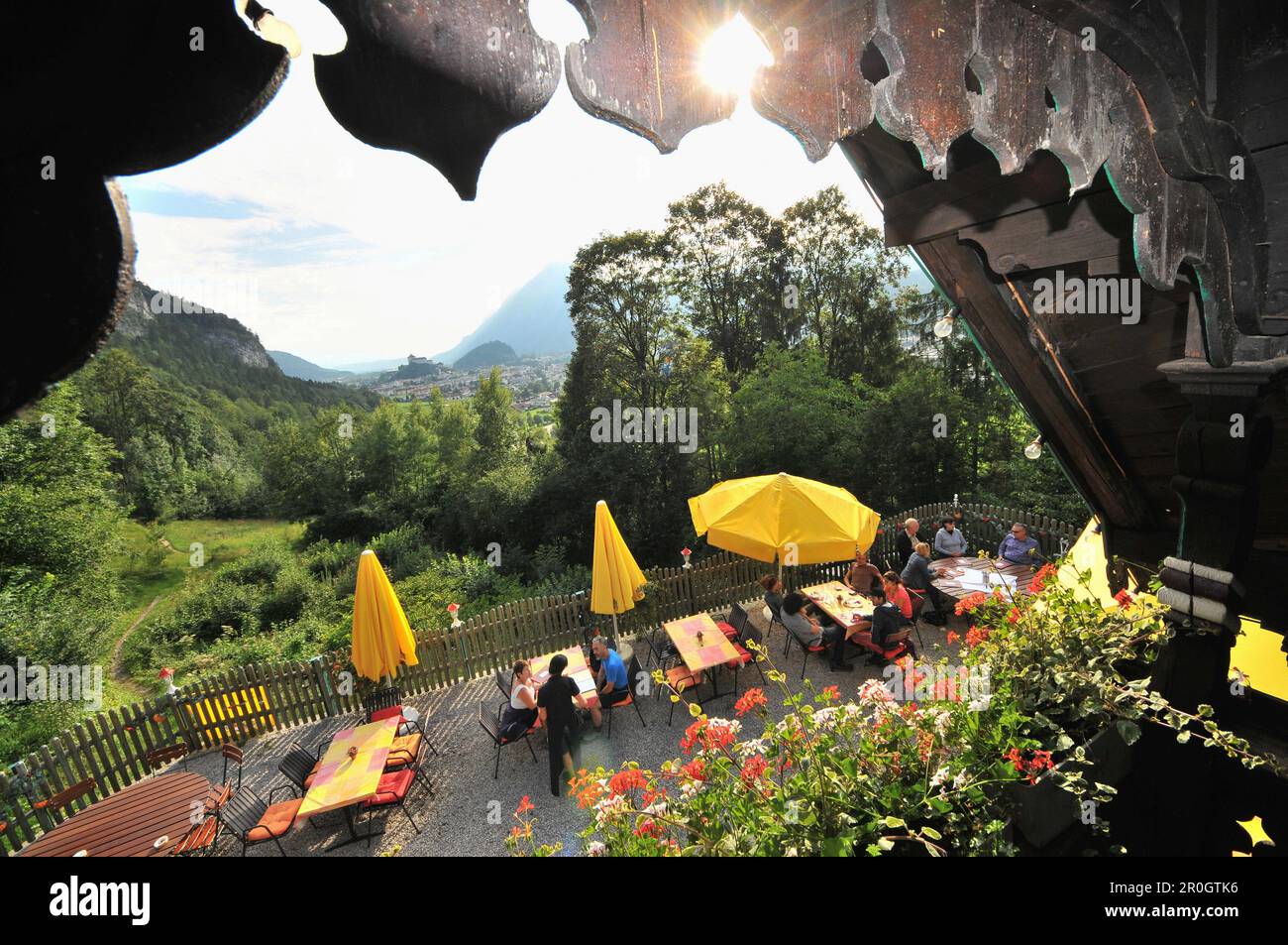 Beergarden au-dessus de Kufstein, vallée inférieure de l'Inn, Tyrol, Autriche, Europe Banque D'Images