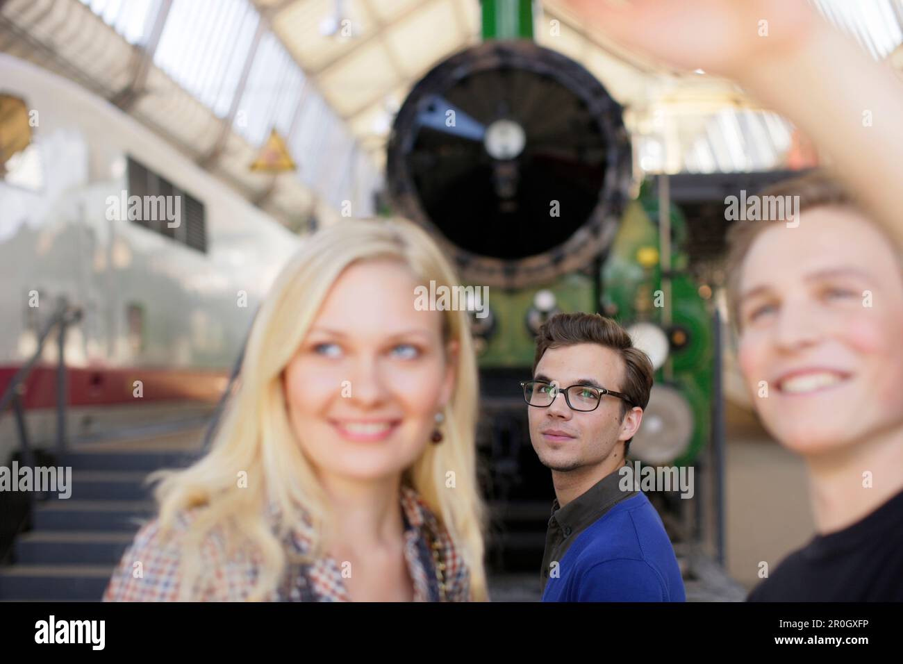 Les étudiants dans le musée des transports, le Deutsches Museum, Musée Allemand, Munich, Bavière, Allemagne Banque D'Images
