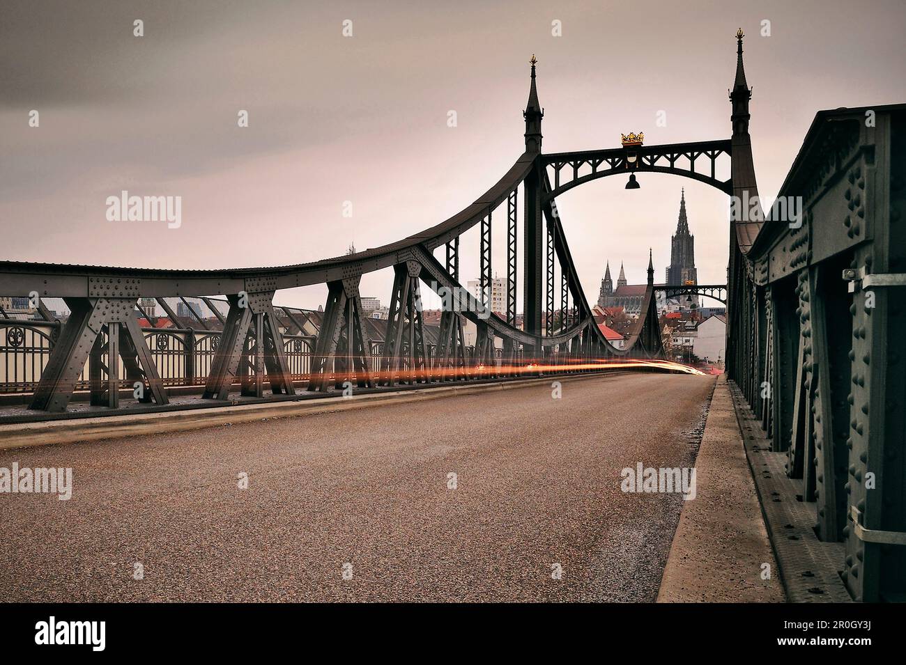 Pont Neutor avec vue sur Ulm Minster, Ulm, Bade-Wurtemberg, Danube, Allemagne Banque D'Images