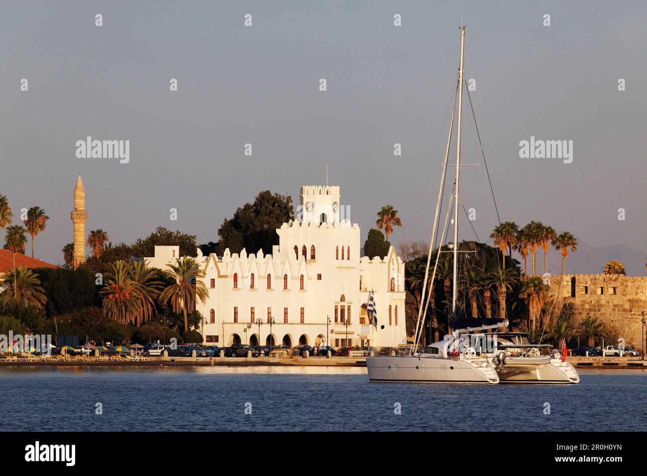 Palais de justice sur le front de mer, ville de Kos, Kos, îles Dodécanèse, Grèce, Europe Banque D'Images