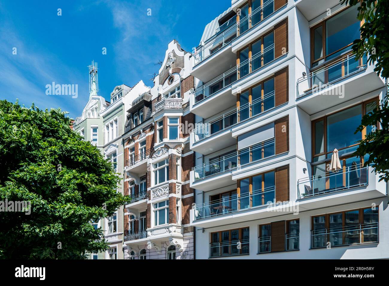 Symbiose de maisons anciennes et modernes, Hamburg St. Georg, Allemagne Banque D'Images