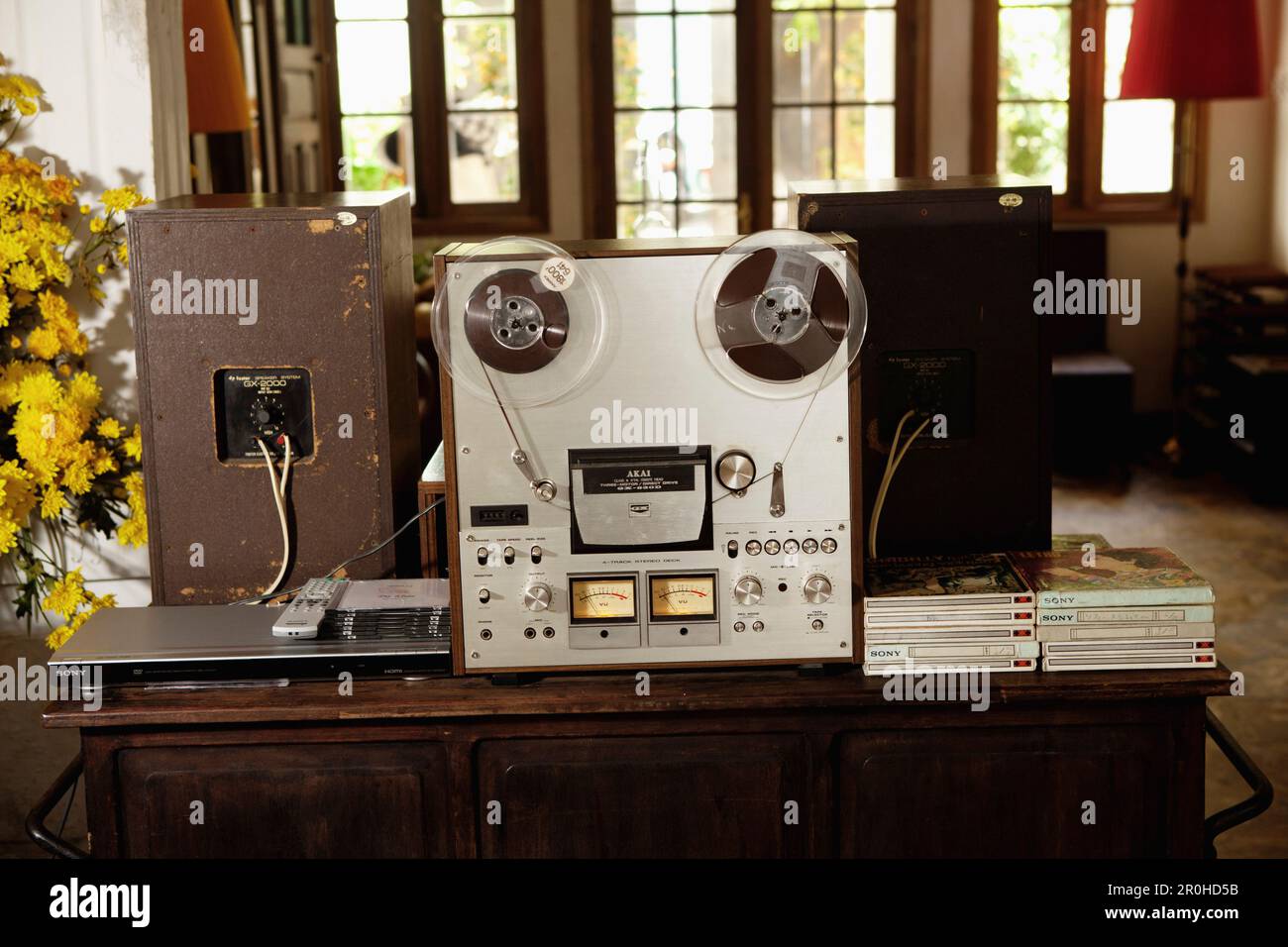 VIETNAM, Saigon, CUC Gach Quan restaurant dans le district 1, une machine à ruban d'époque de bobine à bobine joue 1960s musique folk-pop vietnamienne, Ho Chi Minh ville Banque D'Images
