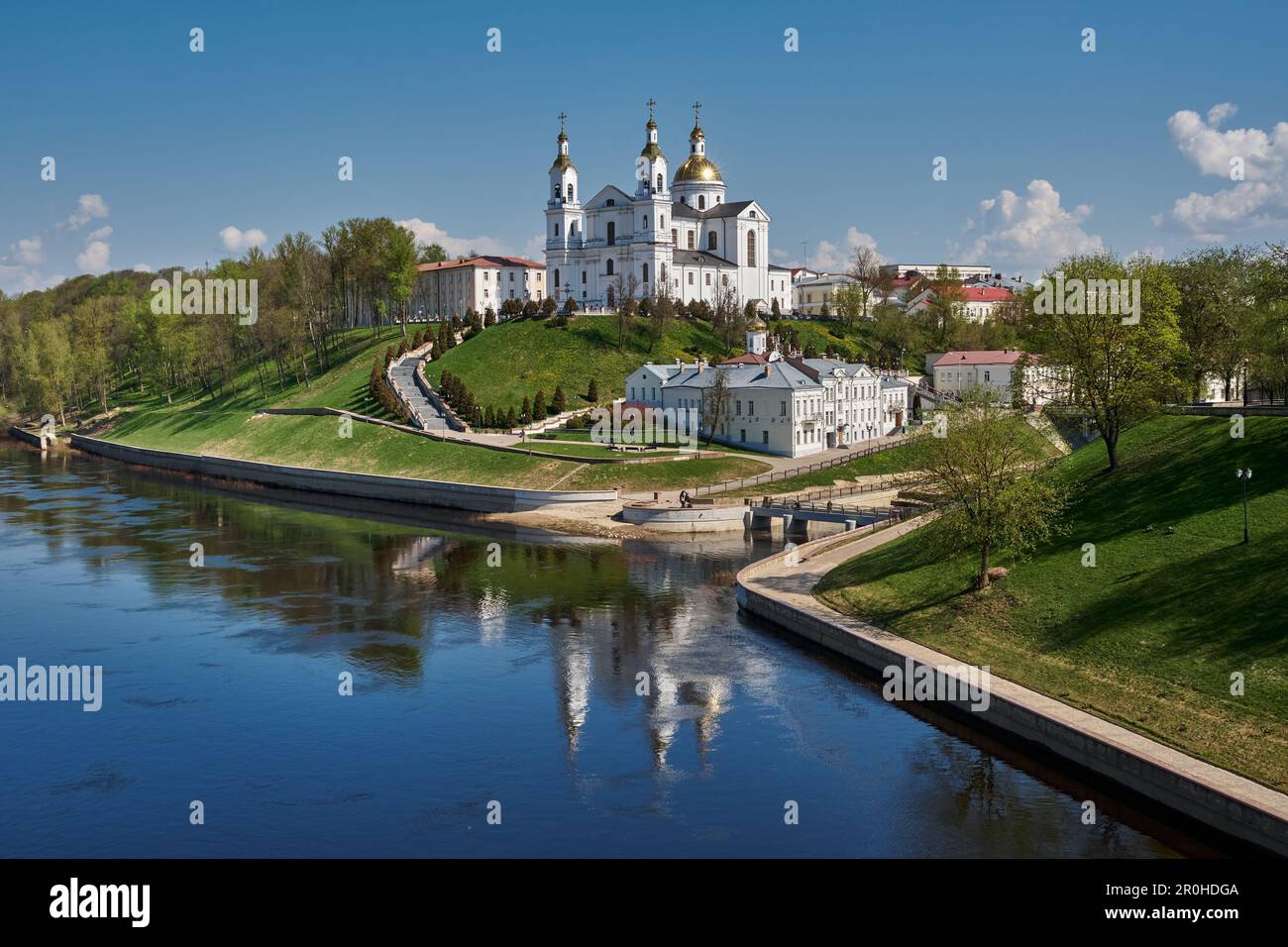 Ancienne cathédrale Sainte-Assomption sur le remblai de la Dvina occidentale, Vitebsk, Biélorussie. Banque D'Images