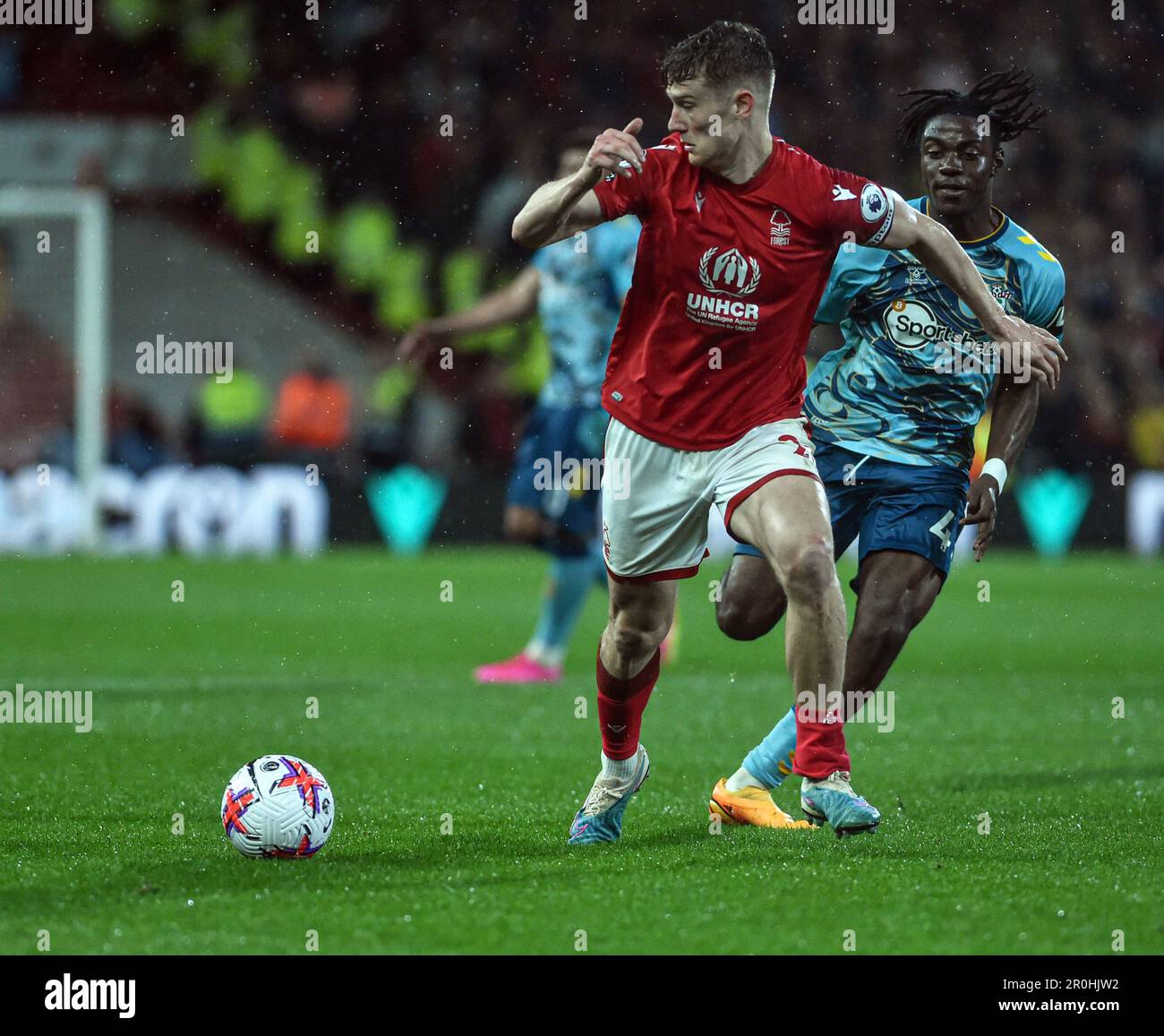 The City Ground, Nottingham, Royaume-Uni. 8th mai 2023. Premier League football, Nottingham Forest versus Southampton ; Ryan Yates de Nottingham Forest sur le ballon Credit: Action plus Sports/Alay Live News Banque D'Images