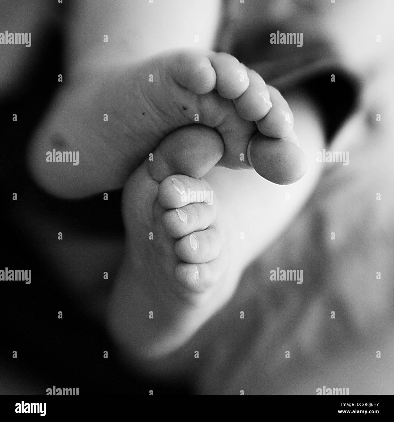 Pieds d'une petite fille (photo en noir et blanc utilisant la technique de Lensbaby), Borden, Australie occidentale, Australie Banque D'Images