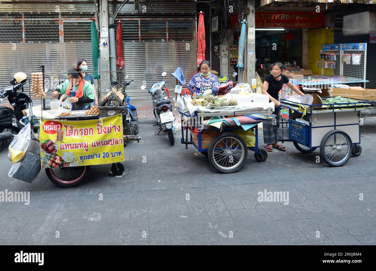 Vendeurs de cuisine de rue à Chinatown, Bangkok, Thaïlande. Banque D'Images