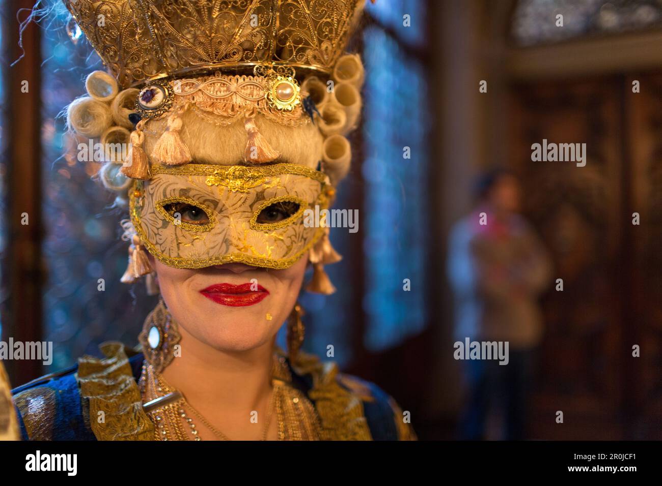 carnaval, femme masquée en costume extravagant, Tanja Schulz-Hess de Hambourg, Palazzo Zeno ai Frari, piano nobile, sol noble, balle privée masquée, Banque D'Images