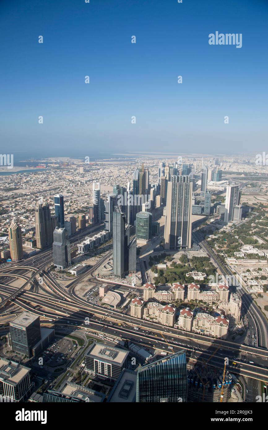 Vue panoramique depuis la terrasse d'observation Top au niveau 124 de la tour Burj Khalifa, Dubaï, Dubaï, Émirats arabes Unis Banque D'Images