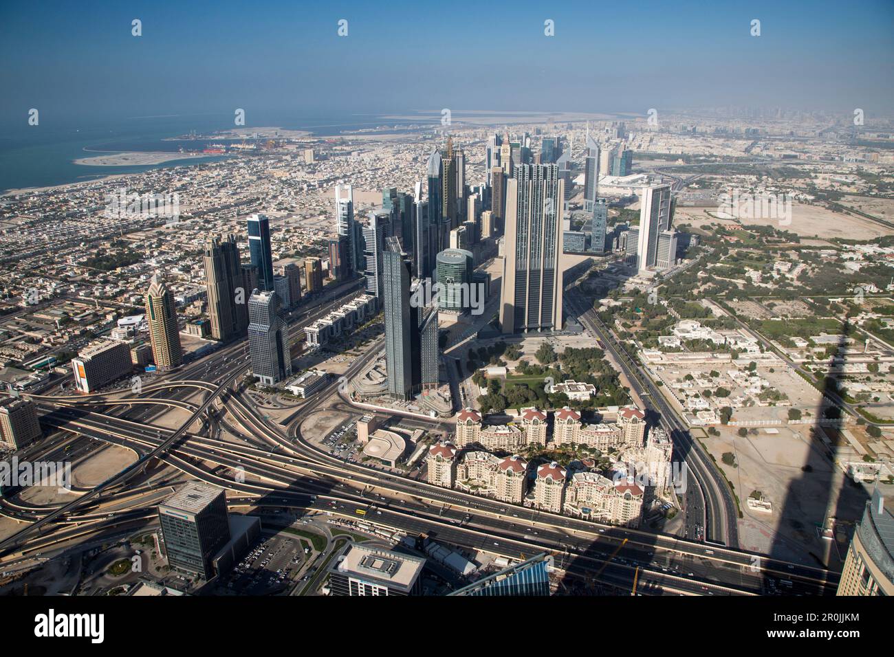 Vue panoramique depuis la terrasse d'observation Top au niveau 124 de la tour Burj Khalifa, Dubaï, Dubaï, Émirats arabes Unis Banque D'Images