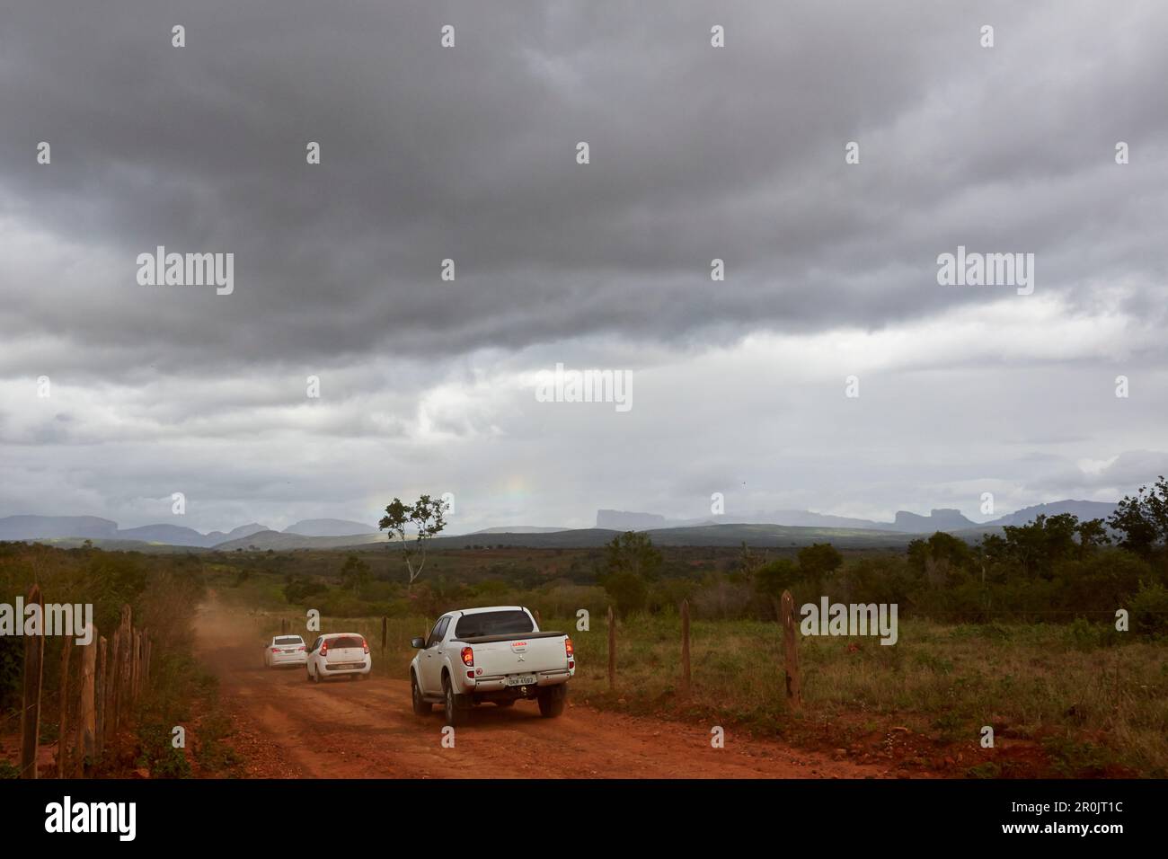 Touristes sur une route de correspondance pour Facenda Pratinha, le village de Santa Rita, mesas du Parc National, au nord de la Chapada Diamantina National Pa Banque D'Images