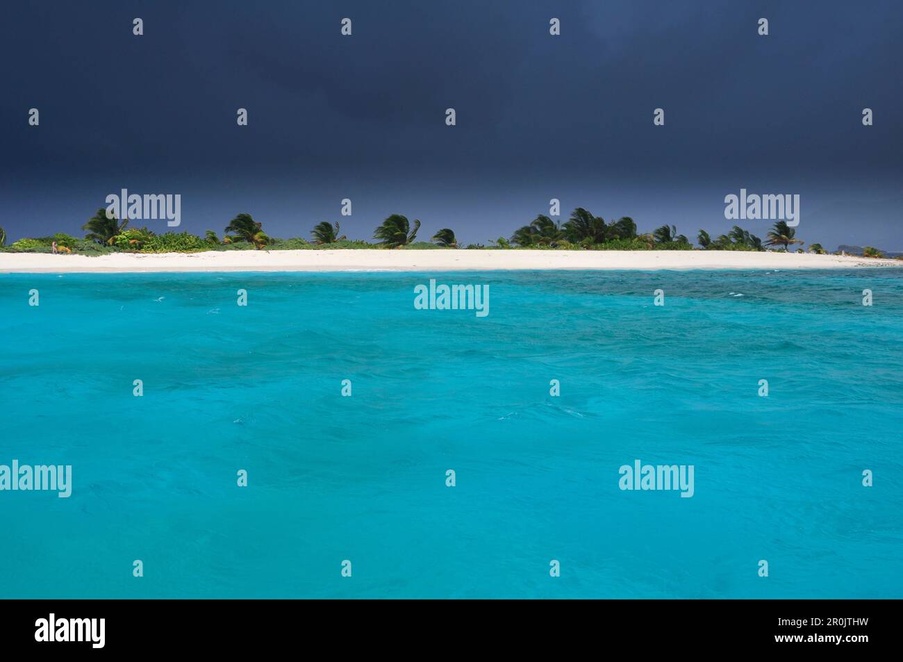 Tempête et orage nuages sur une plage tropicale, mer, Sandy Island, Carriacou, Grenade, Antilles néerlandaises, Antilles néerlandaises, Iles du vent, Antilles, Banque D'Images