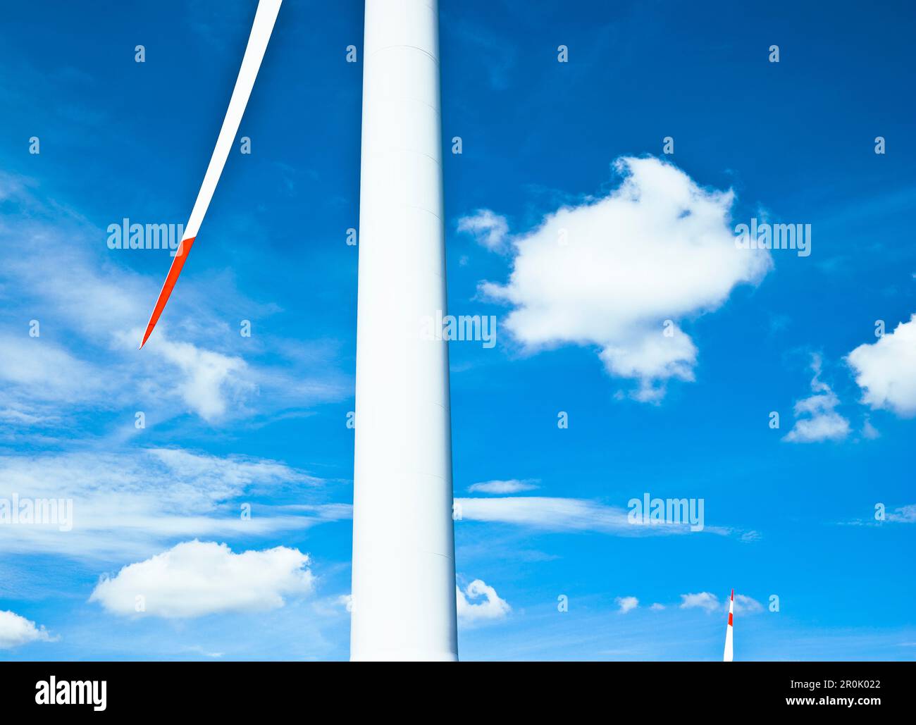 Éolienne, éolienne, moteur et ciel bleu, énergie Banque D'Images