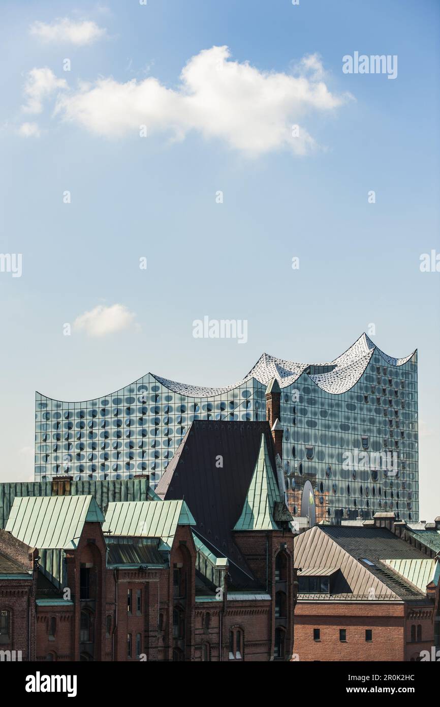 Hamburgs nouvelle Elbphilharmonie et anciennes maisons de commerce dans la ville de SpeicherCity, architecture moderne à Hambourg, Hambourg, Allemagne du nord Banque D'Images