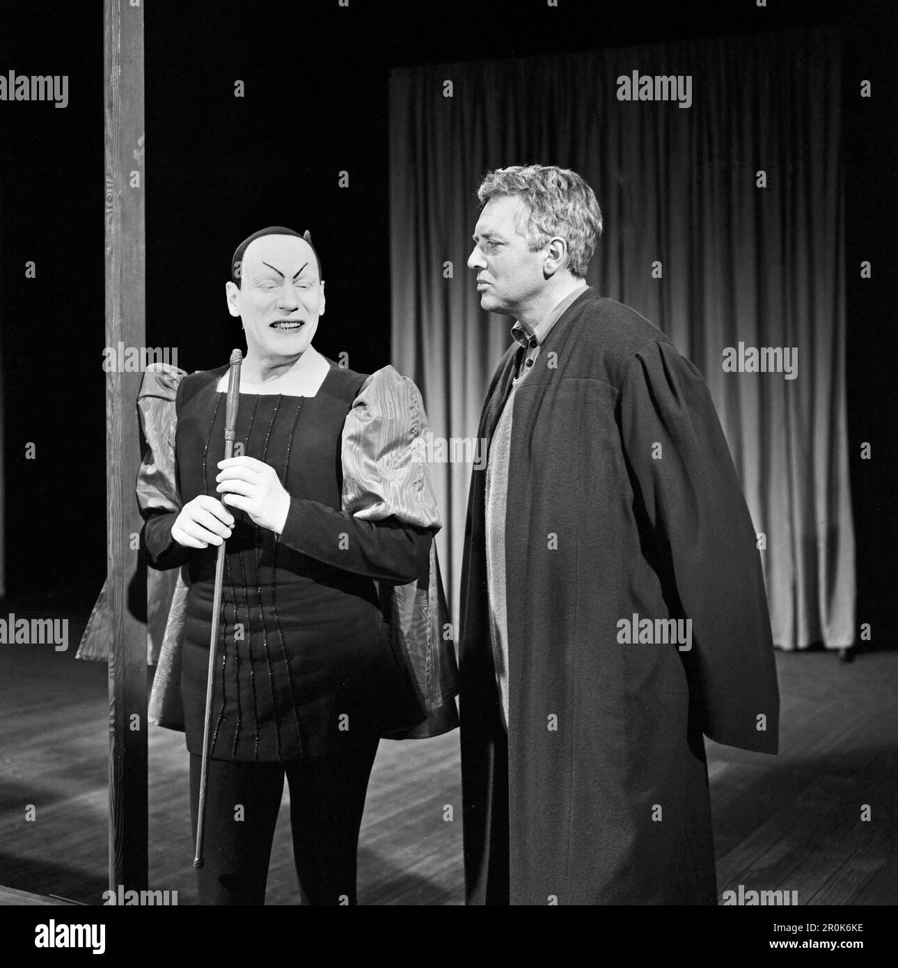 Faust, Spielfilm nach dem Stück von Johann Wolfgang von Goethe, Deutschland 1960, Regie: Peter Gorski, Darsteller: Gustaf Gründgens, Wwill Quadflieg Banque D'Images