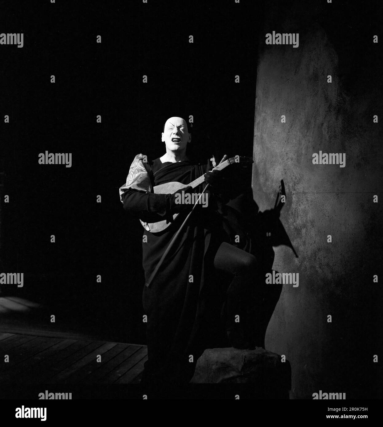 Faust, Spielfilm nach dem Stück von Johann Wolfgang von Goethe, Deutschland 1960, Regie: Peter Gorski, Darsteller: Gustaf Gründgens mit Laute Banque D'Images