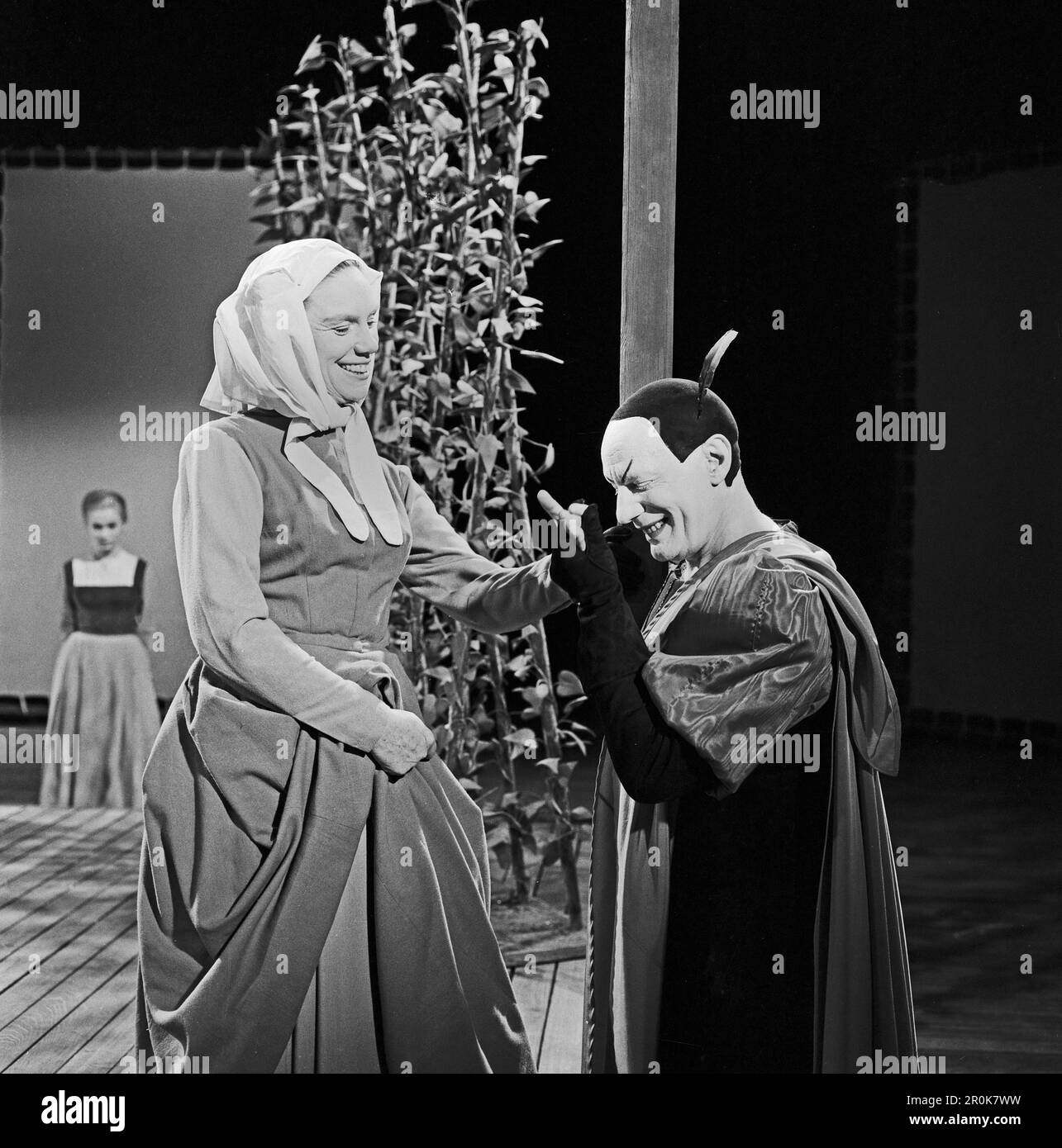 Faust, Spielfilm nach dem Stück von Johann Wolfgang von Goethe, Deutschland 1960, Regie: Peter Gorski, Darsteller: Elisabeth Flickenschildt, Gustaf Gründgens Banque D'Images