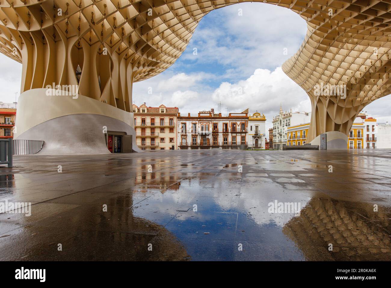 Metropol parasol, plate-forme d'observation, Plaza de la Encarnacion, architecture moderne, architecte Juergen Mayer Hermann, vue sur la vieille ville avec la cathe Banque D'Images