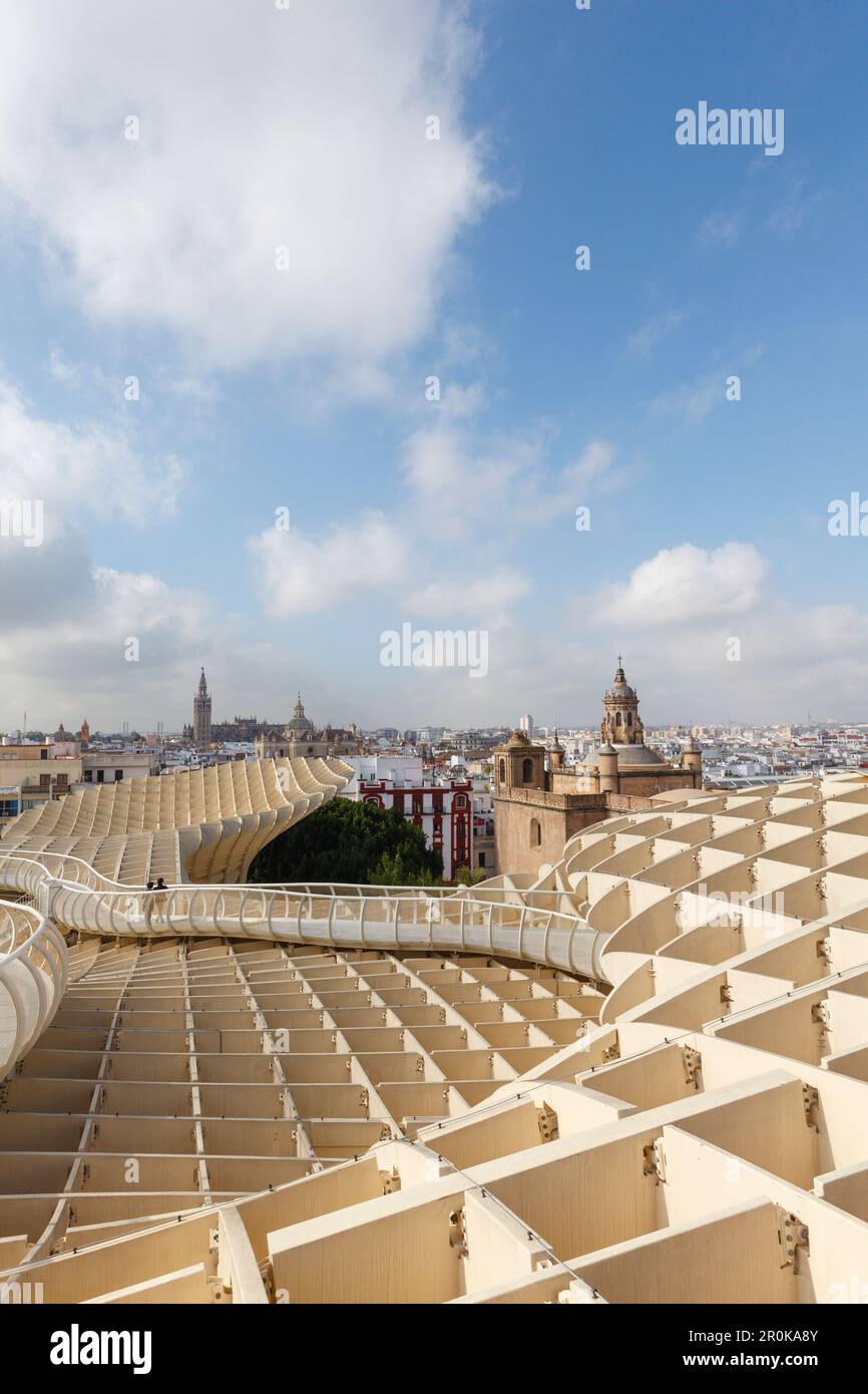 Metropol parasol, plate-forme d'observation, Plaza de la Encarnacion, art moderne, architecte Juergen Mayer Hermann, vue sur la vieille ville avec le cathed Banque D'Images