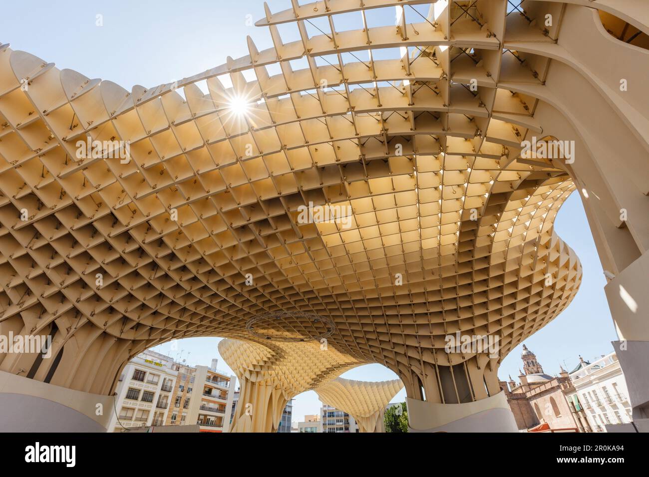 Metropol parasol, plate-forme d'observation, Plaza de la Encarnacion, architecture moderne, architecte Juergen Mayer Hermann, vue sur la vieille ville avec la cathe Banque D'Images