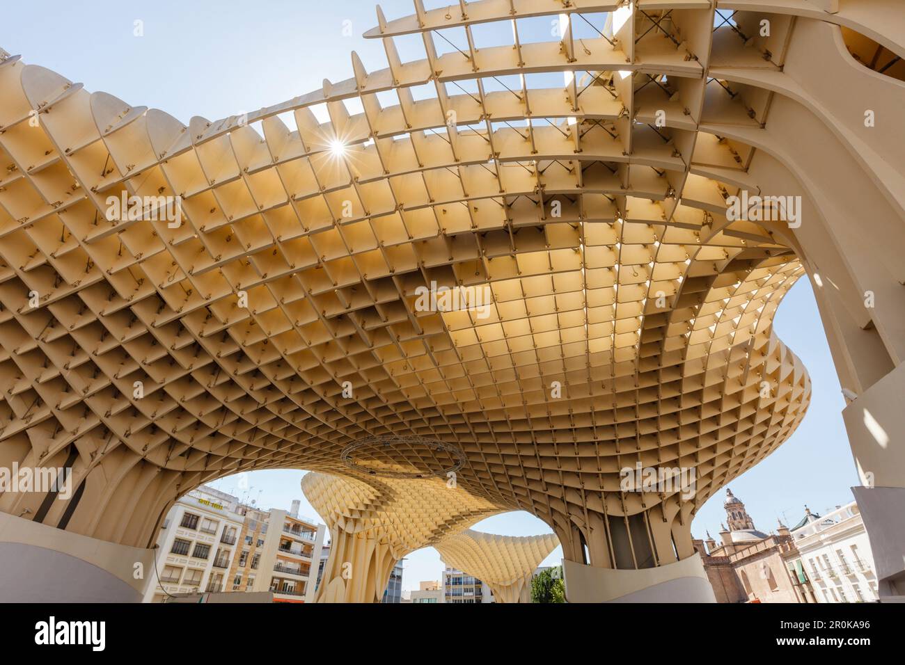 Metropol parasol, plate-forme d'observation, Plaza de la Encarnacion, architecture moderne, architecte Juergen Mayer Hermann, vue sur la vieille ville avec la cathe Banque D'Images