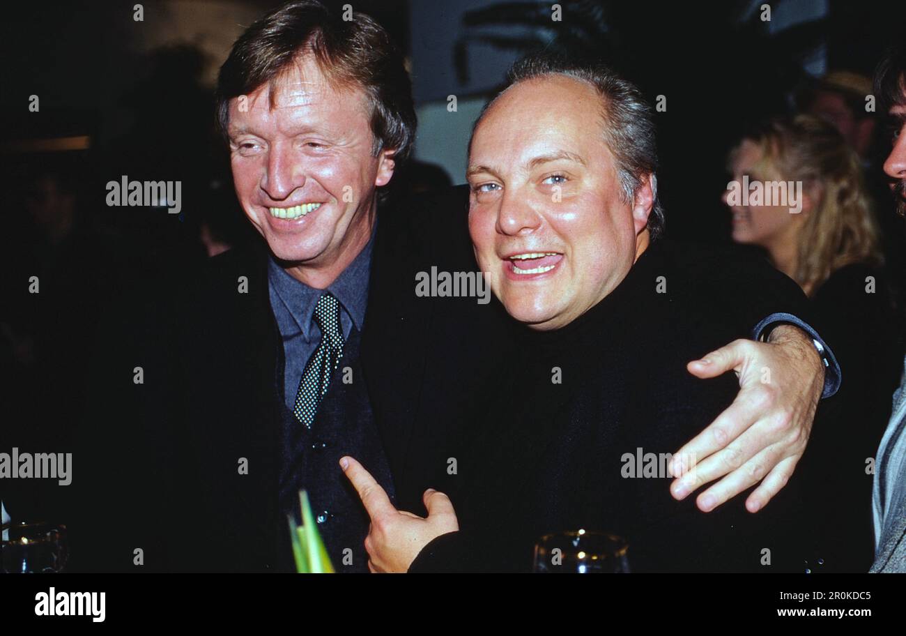 Werner Schulze-Erdel und Thomas Koschwitz, deutsche TV-Moderatoren, BEI einer Veranstaltung, Deutschland, vers 1995. Banque D'Images