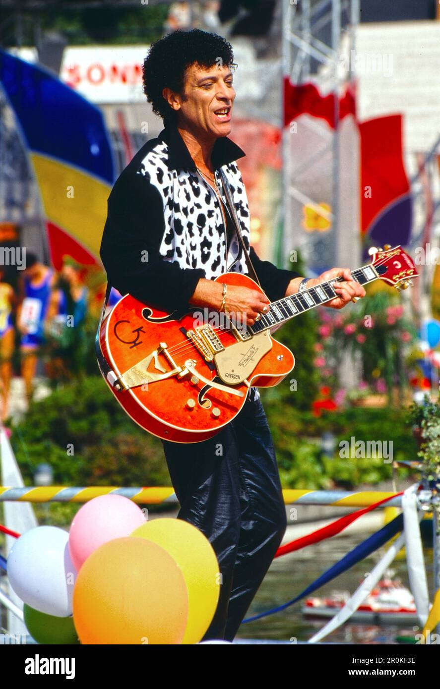 Mungo Jerry, britische Rock und Blues Band mit Frontmann, Sänger und Gitarrist Ray Dorset, hier BEI einem ARD Fernsehauftritt, Deutschland, 1997. Mungo Jerry, British Rock and Blues avec le chanteur-compositeur et guitariste Ray Dorset, ici à une émission de télévision en Allemagne, 1997. Banque D'Images