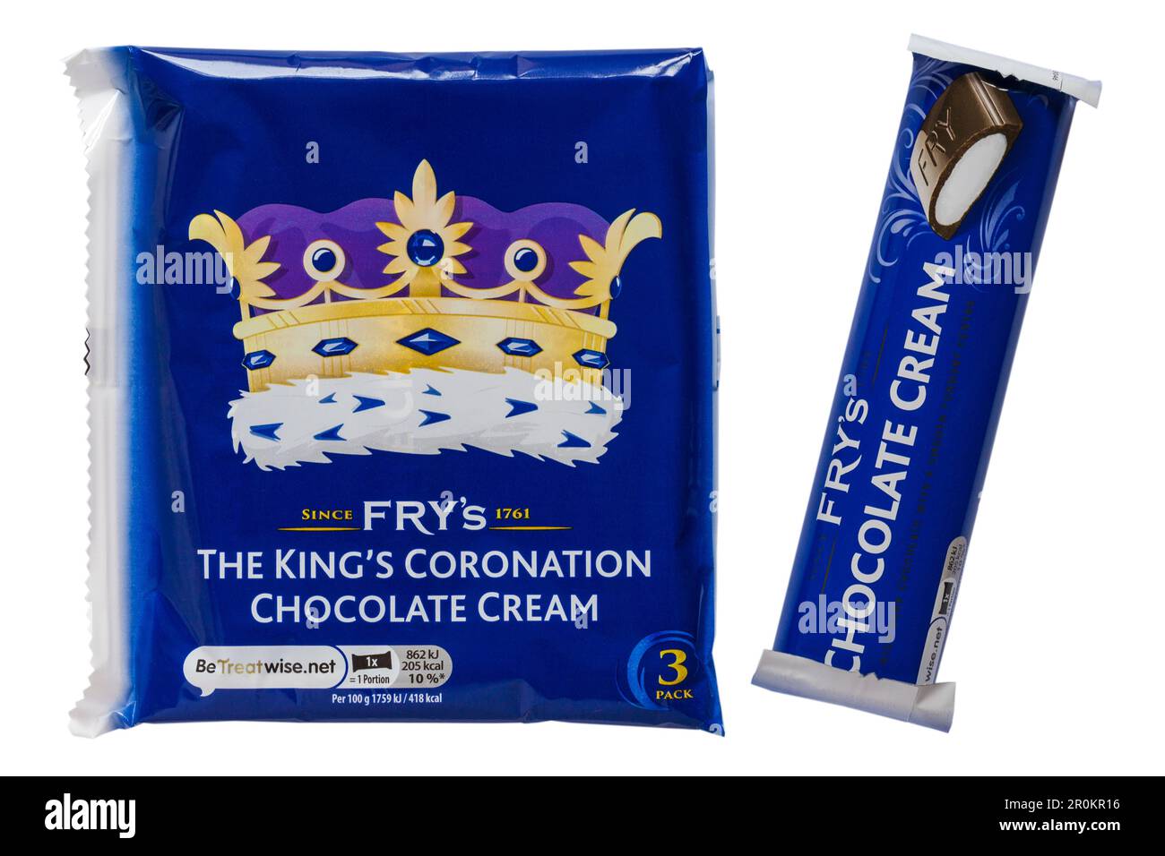 The King's Coronation Chocolate Cream de Frys avec une barre retirée du paquet isolé sur fond blanc - chocolat avec un centre fondant Banque D'Images